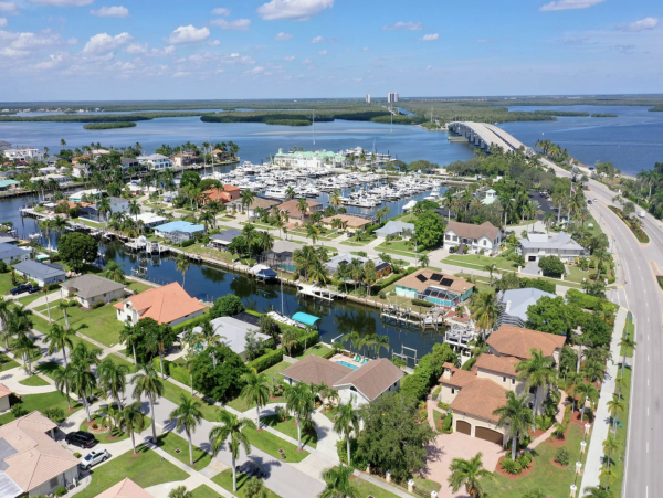 Canal Front 4 Bedroom Vacation Home Sleeps 10 Marco Island